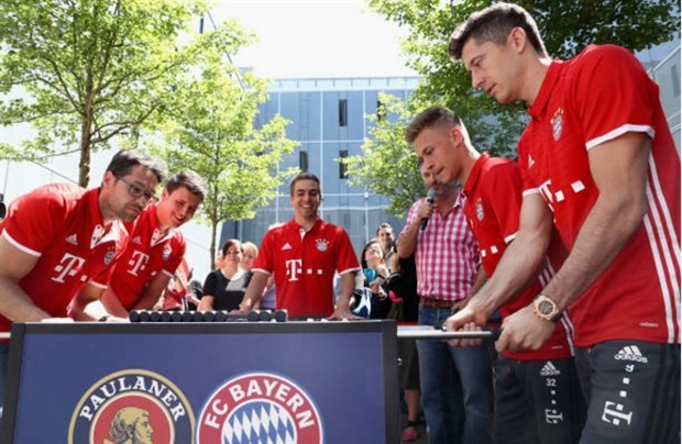 Dàn sao Bayern căng thẳng tột độ với... banh bàn - Bóng Đá