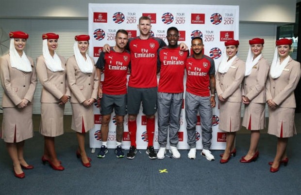 Trước giờ thi đấu, sao Arsenal 'làm loạn' bệnh viên ở Sydney - Bóng Đá