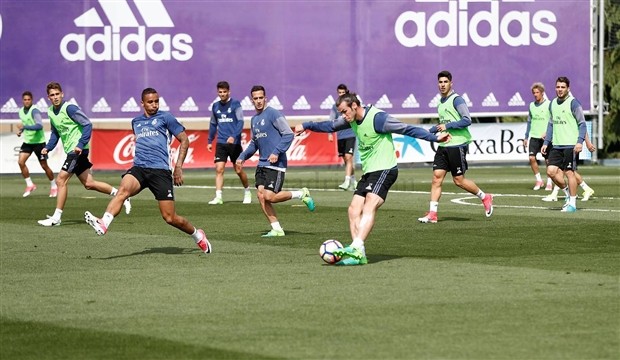 Bale trở lại, sân tập của Real 'bùng cháy' trước thềm El Clasico - Bóng Đá