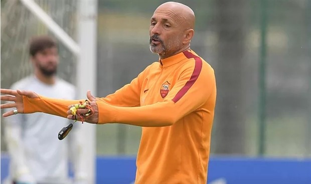Roma 'thiếu lửa' trước giờ đại chiến với Milan - Bóng Đá