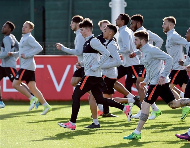 Gerrard 'quẩy' cực xung, hâm nóng chung kết Champions League - Bóng Đá