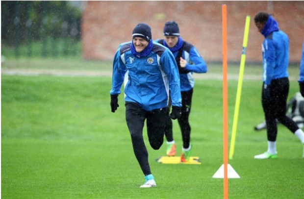Vardy ôn lại tuổi thơ dưới cơn mưa tại Belvoir Drive  - Bóng Đá