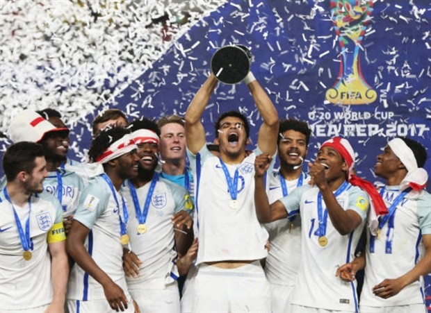 Fan Chelsea 'sôi máu' vì Solanke đá quá... hay - Bóng Đá