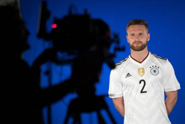 Hậu trường 'tút' hình trai đẹp Đức tại Confederations Cup - Bóng Đá