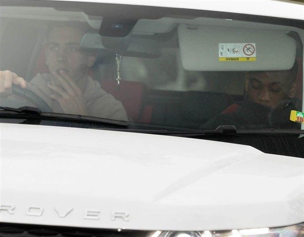 Martial 'mở mắt' không lên trong lúc tới sân tập của Man Utd - Bóng Đá