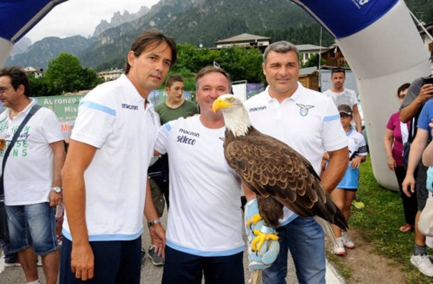 Lazio lại mang đại bàng ra 'tiếp sức' các cầu thủ - Bóng Đá