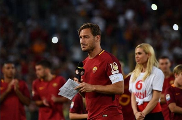 Totti yếu đuối lạ thường trong trận đấu chia tay Roma - Bóng Đá
