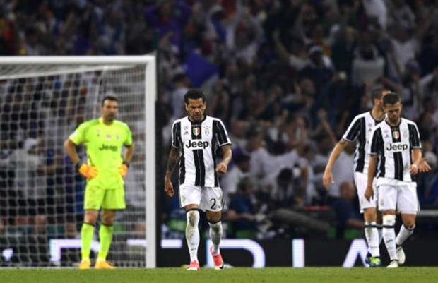 An ủi đồng đội, nhưng Buffon chẳng thể an ủi chính mình - Bóng Đá