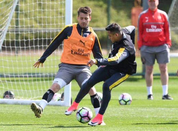 Nhiệt huyết đã trở lại cùng Wenger trên sân tập - Bóng Đá
