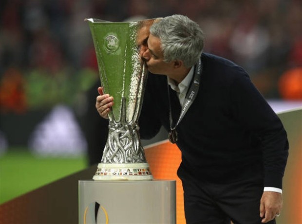 Man Utd vô địch, Mourinho ôm con khóc như mưa tại Stockholm - Bóng Đá