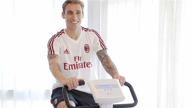 Chỉ một mình, Biglia vẫn tập luyện điên cuồng tại Milan - Bóng Đá