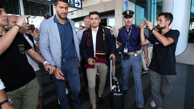 Mục tiêu của Man City tươi rói với băng rôn của Roma - Bóng Đá