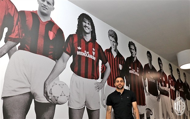 Trai đẹp Ricardo Rodriguez 'ngơ ngác' trước kho tàng của AC Milan - Bóng Đá