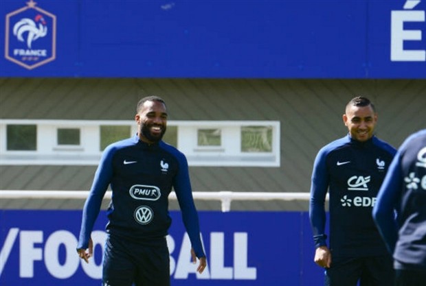 Bầu không khí cực nóng trong buổi tập đầu của Chelsea tại Bắc Kinh - Bóng Đá