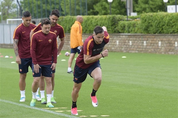 Roma 'thiếu lửa' trước giờ đại chiến với Milan - Bóng Đá