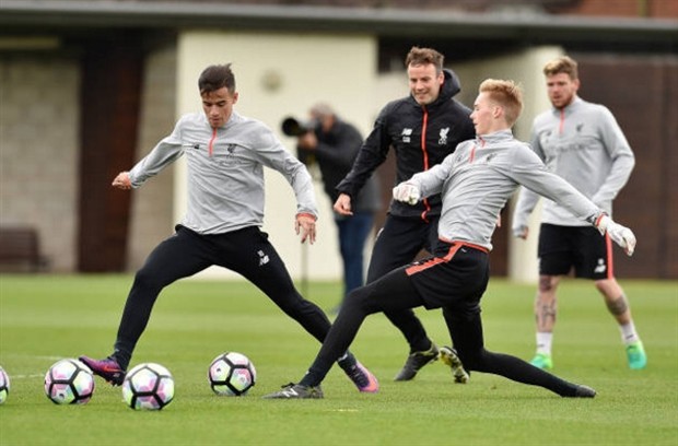 Griezmann đầy nữ tính xuất hiện tại Bernabeu - Bóng Đá