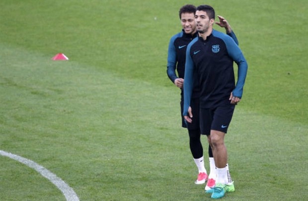 Vừa tới Juventus Arena, Suarez và Neymar đã lao vào 'ẩu đả'  - Bóng Đá
