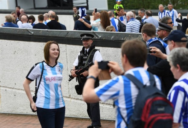 Wembley lại 'dậy sóng' chào đón tân binh Premier League - Bóng Đá