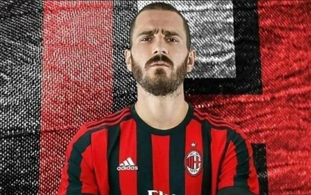 Bonucci cười không ngớt ngay từ khi đặt chân tới Milan - Bóng Đá