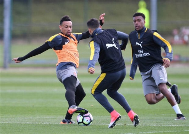 Nhiệt huyết đã trở lại cùng Wenger trên sân tập - Bóng Đá