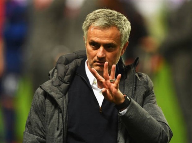 Man Utd vô địch, Mourinho ôm con khóc như mưa tại Stockholm - Bóng Đá