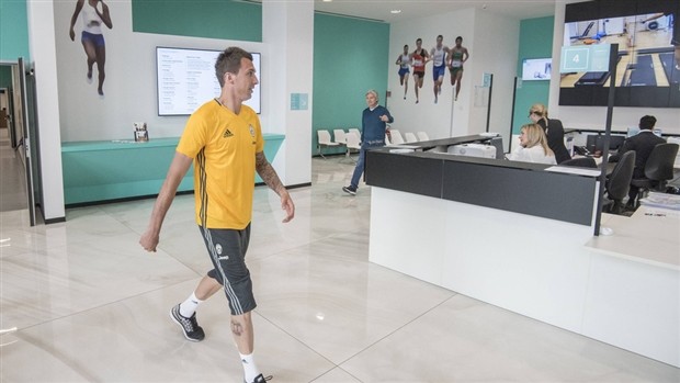 Dybala khó chịu ra mặt khi bị Juventus kiểm tra sức khỏe - Bóng Đá