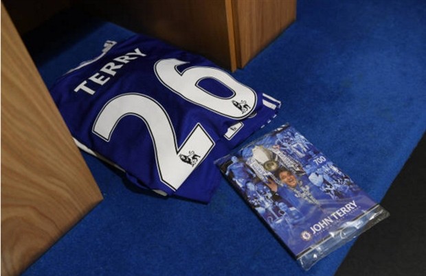 Cúp vô địch Premier League đã có mặt tại Stamford Bridge - Bóng Đá