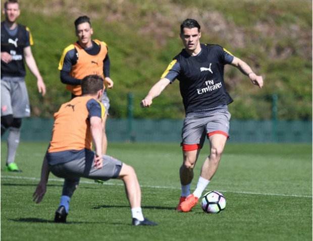 Sanchez và đồng đội quyết tâm đòi lại vị trí từ tay 'Chú lục' - Bóng Đá