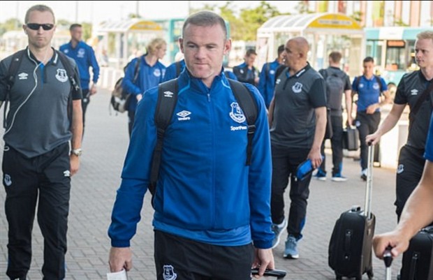 Rooney và dàn sao Everton mệt mỏi di chuyển tới Hà Lan - Bóng Đá