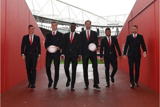 Gác lại top 4, sao Arsenal vẫn lung linh đi từ thiện - Bóng Đá