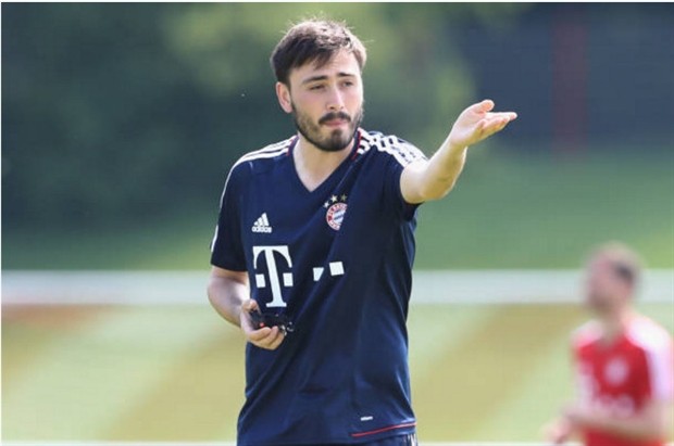 Trước trận đấu cuối, con trai thay Ancelotti chỉ đạo Bayern tập luyện - Bóng Đá