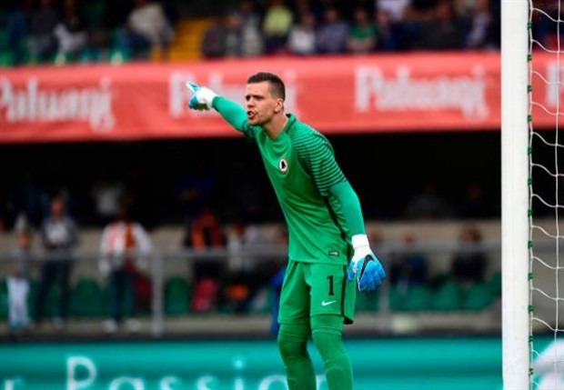 Chùm ảnh: Toàn cảnh Donnarumma 'ngộp' trong biển tiền từ fan Milan - Bóng Đá