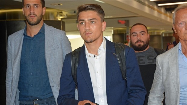 Mục tiêu của Man City tươi rói với băng rôn của Roma - Bóng Đá