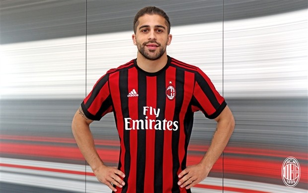 Trai đẹp Ricardo Rodriguez 'ngơ ngác' trước kho tàng của AC Milan - Bóng Đá
