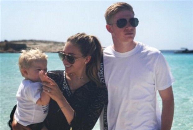 Theo kịp trào lưu, đến lượt De Bruyne lên xe bông - Bóng Đá