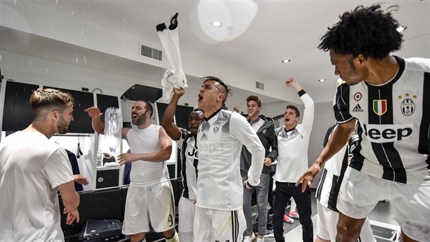 Juve và những hình ảnh ăn mừng 'điên rồ' chưa từng được tiết lộ  - Bóng Đá