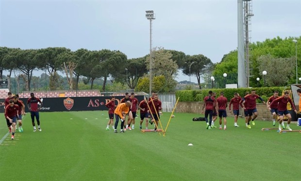 Roma 'thiếu lửa' trước giờ đại chiến với Milan - Bóng Đá