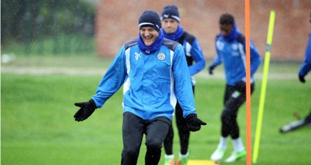 Vardy ôn lại tuổi thơ dưới cơn mưa tại Belvoir Drive  - Bóng Đá