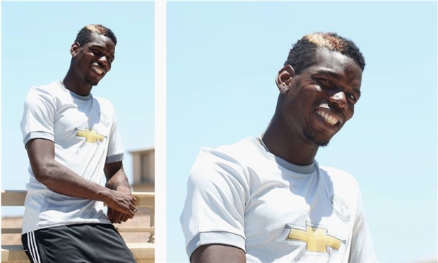 'Người mẫu' Pogba chăm chỉ tạo dáng trên sân tập của Man Utd - Bóng Đá