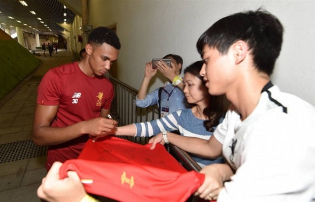 Mặc tin đồn, Coutinho vẫn ra sân 'kiếm cúp' cho Liverpool - Bóng Đá