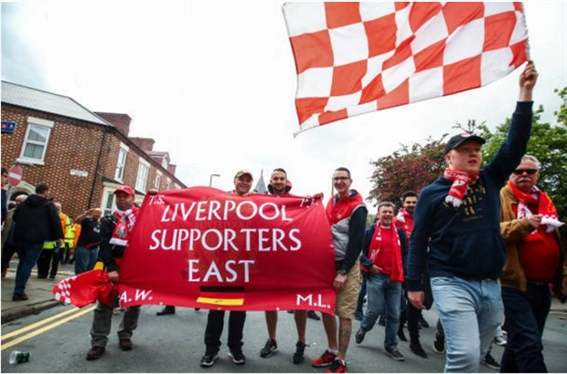 Dàn sao Liverpool được chào đón như nhà vô địch trước giờ G - Bóng Đá