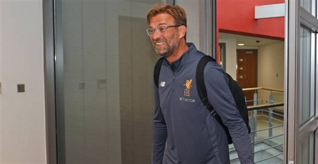 Kloop nhận quà bất ngờ trong ngày đầu trở lại Liverpool - Bóng Đá
