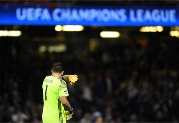 An ủi đồng đội, nhưng Buffon chẳng thể an ủi chính mình - Bóng Đá