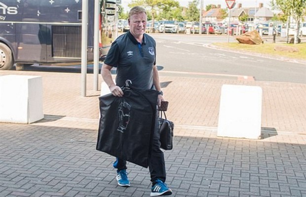 Rooney và dàn sao Everton mệt mỏi di chuyển tới Hà Lan - Bóng Đá