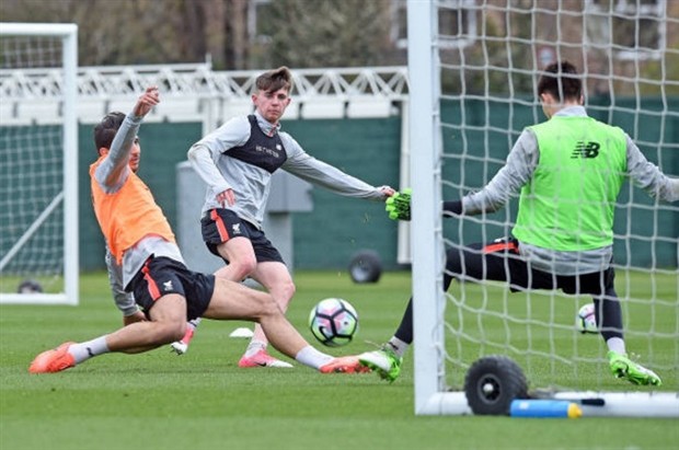 Buổi tập thiếu vắng ngôi sao của Liverpool - Bóng Đá