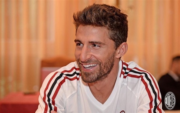 'Bom xịt' Borini tươi rói khi được AC Milan cứu giúp - Bóng Đá
