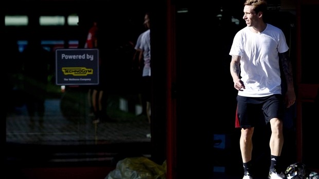 Chỉ một mình, Biglia vẫn tập luyện điên cuồng tại Milan - Bóng Đá