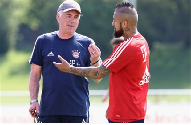 Trước trận đấu cuối, con trai thay Ancelotti chỉ đạo Bayern tập luyện - Bóng Đá