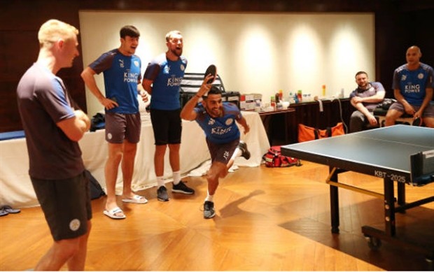 Sao Leicester chơi 'lầy' trên bàn bóng bàn - Bóng Đá