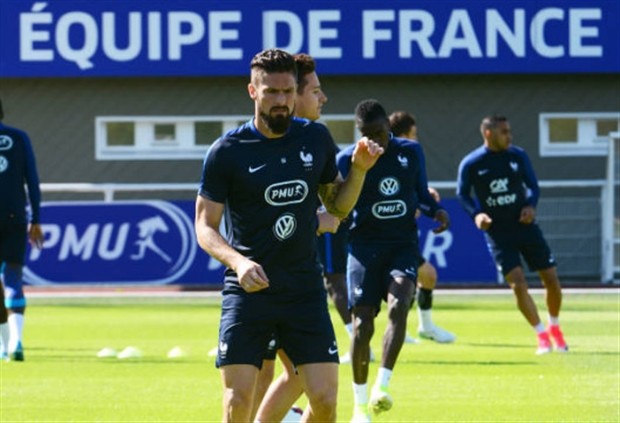 Bầu không khí cực nóng trong buổi tập đầu của Chelsea tại Bắc Kinh - Bóng Đá